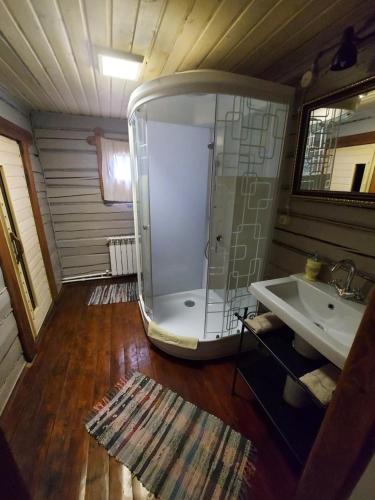 Kamar mandi di Suzdal Like Home