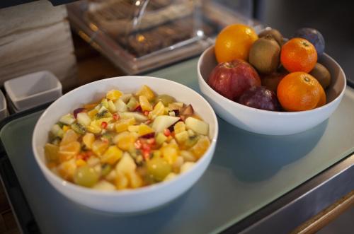 two bowls of fruit are sitting on a counter at Sure Hotel by Best Western Lille Tourcoing Ex Hotel Garden in Bondues