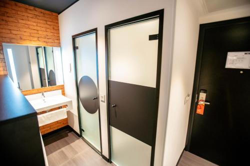 Koupelna v ubytování ONOMO Hotel Maputo