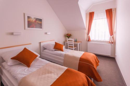 Ένα ή περισσότερα κρεβάτια σε δωμάτιο στο Gościniec Kasztel u Gostla