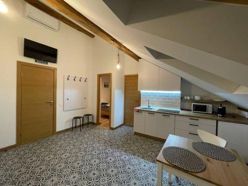 Virtuve vai virtuves zona naktsmītnē Apartments Galicia