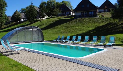 Bazén v ubytování Relax Chalet nebo v jeho okolí