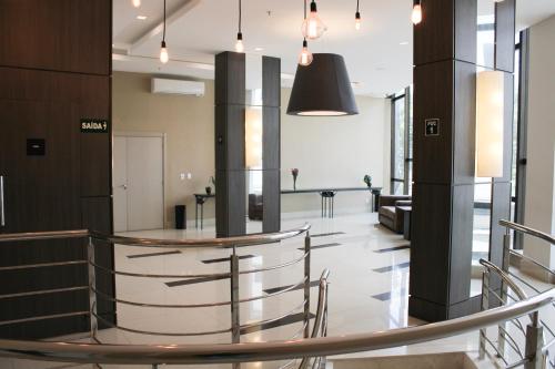 a lobby with a round table and chairs at Samba Tres Rios in Três Rios