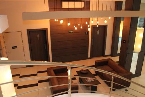 a room with a staircase with chairs and a mirror at Samba Tres Rios in Três Rios