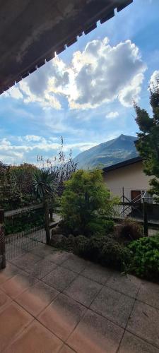 a view of a house with mountains in the background at Aria Fresca in Sovere