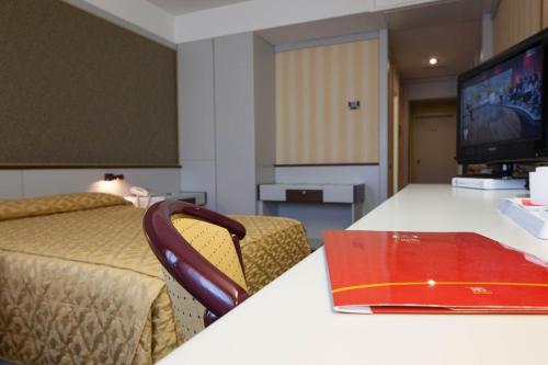 Télévision ou salle de divertissement dans l'établissement Hotel Maxim