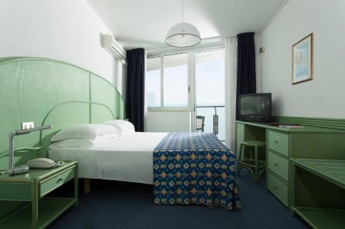 a hotel room with a bed and a television at Hotel Las Vegas in Lido di Jesolo