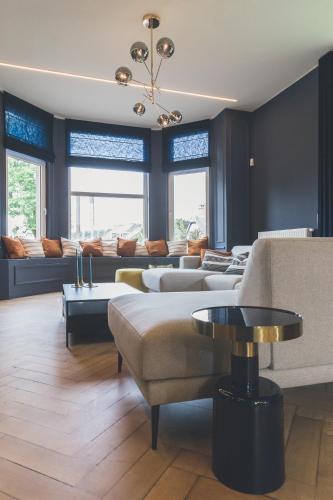 a living room with couches and a table at So'House Manor in Spa