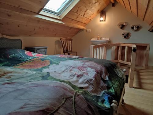 a bedroom with a bed in a attic at Gîte dix-huit in Les Hayons