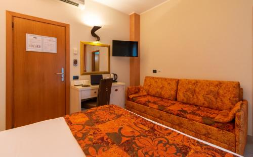 Телевизор и/или развлекательный центр в Hotel Villa Tiziana