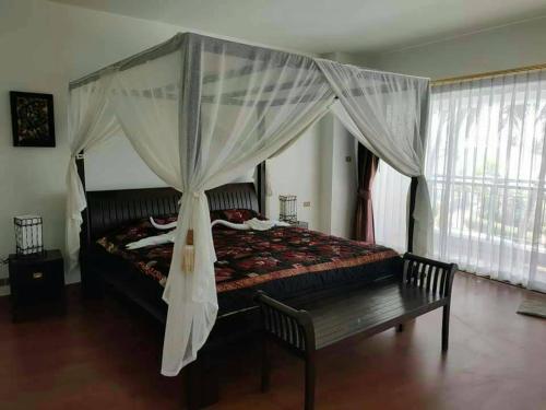 Postel nebo postele na pokoji v ubytování Sandy Home Chonburi