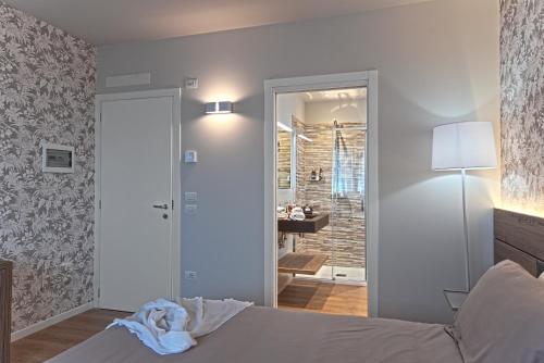 Un pat sau paturi într-o cameră la CIVICO 4 affittacamere