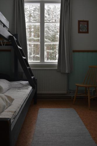 a bedroom with a bunk bed and two windows at Horrmundsgården i Sälen in Sälen