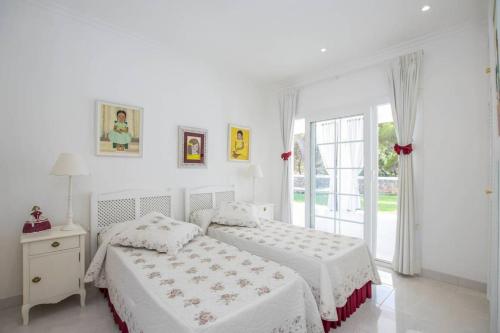 Voodi või voodid majutusasutuse Menorca Villa Marbella toas