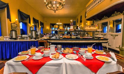 a table with plates of food on top of it at Palace Hotel de Caxambu in Caxambu