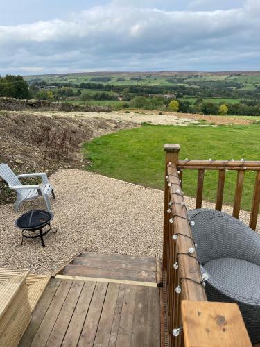 Oakley View Shepherds Hut with hot tub photo 21