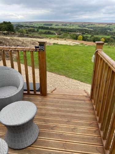 Oakley View Shepherds Hut with hot tub photo 20