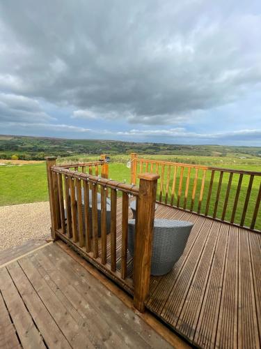 Oakley View Shepherds Hut with hot tub photo 19