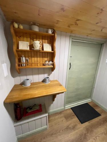 Oakley View Shepherds Hut with hot tub photo 23