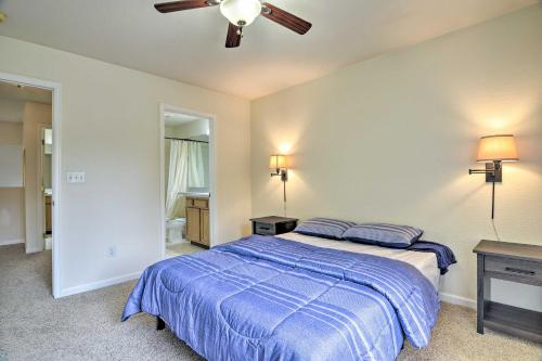 een slaapkamer met een bed en een plafondventilator bij Family Home with Fenced Yard 15 Mi to Denver! in Broomfield