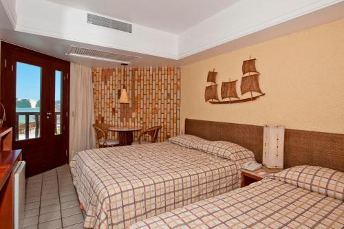 
A bed or beds in a room at Rifoles Praia Hotel e Resort
