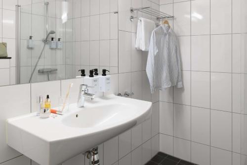 Phòng tắm tại Scandic Helsingborg Nord