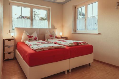 Postel nebo postele na pokoji v ubytování Coraline -Koblach, 6-10 P, 3 Schlafzimmer, Küche, riesige Terrasse, Parkplatz, WiFi, Stellplatz Ski