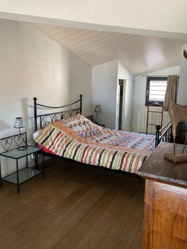 Postel nebo postele na pokoji v ubytování Bord de mer