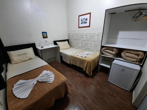 Cama o camas de una habitación en Hotel Três Passos - Prox ao Aeroporto e Rodoviária