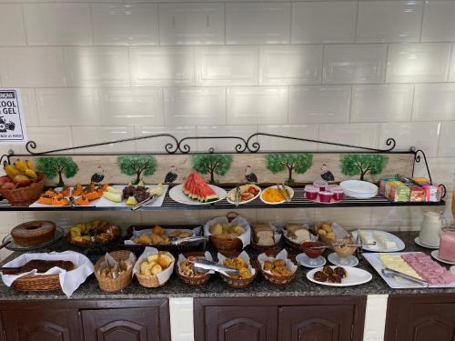 Solar da Vila في تيرادينتيس: بوفيه مفتوح عليه انواع كثيره من الطعام