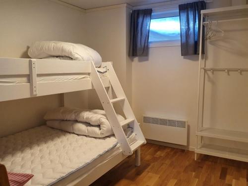 Poschodová posteľ alebo postele v izbe v ubytovaní Kultsjögården-Saxnäs-Marsfjällen 9
