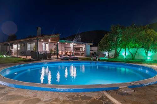 Πισίνα στο ή κοντά στο Cuervo Poolside Villa