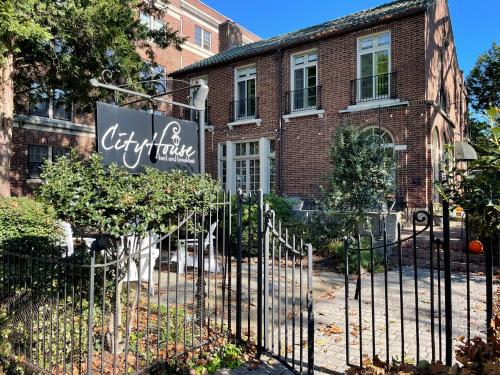 a wrought iron fence in front of a brick building at City House Bed and Breakfast in Harrisburg