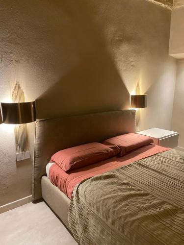 a bedroom with a bed with two lamps on it at Parma Centro House in Parma