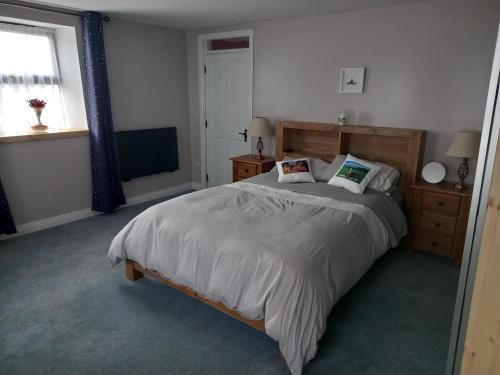 A bed or beds in a room at 3 bed corner terrace house by the sea Wicklow town