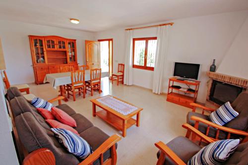 Laura-28A - traditionally furnished detached villa with peaceful surroundings in Calpe