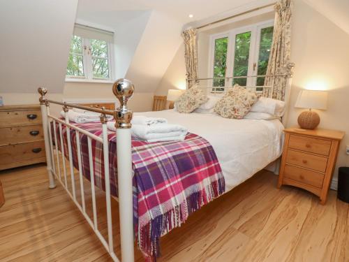 Cama o camas de una habitación en The Cottage At Barrow Mead