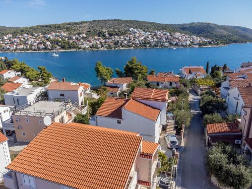 Apartment Mirica - close to the beach, Trogir, Croaţia