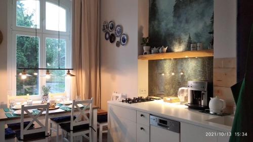 Kuchyňa alebo kuchynka v ubytovaní Apartament z Klasą - Gorajówka