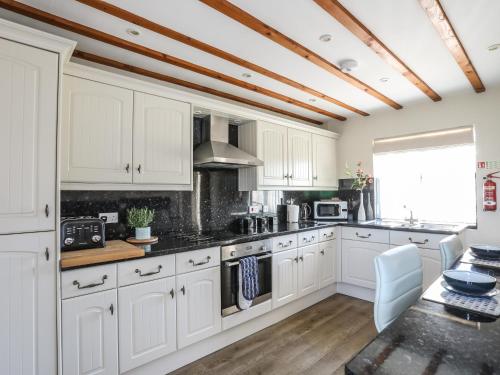 Dapur atau dapur kecil di Tyn Towyn - Ty Gwyrdd