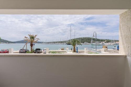 Apartment Zvon - 10 m from sea