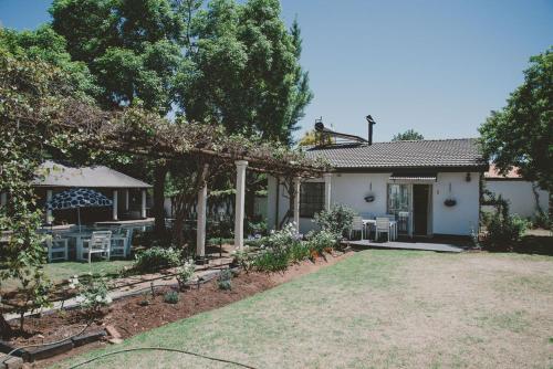Κήπος έξω από το Lydenburg Manor Guest House