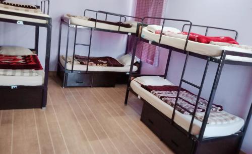 Postel nebo postele na pokoji v ubytování Monkey Bunky-3Monkeys Backpacker's Hostel