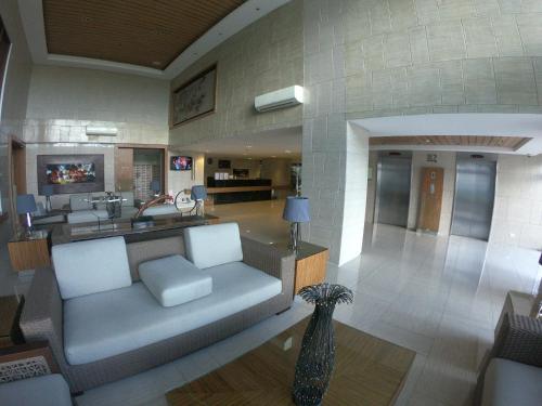 Lobbyn eller receptionsområdet på Breezy Nest Staycation at Wind Residences Tagaytay