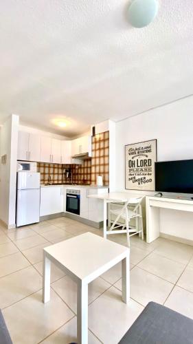 Lovely Studio Los Cristianos WIFI, Cable TV, Pool