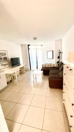 Lovely Studio Los Cristianos WIFI, Cable TV, Pool