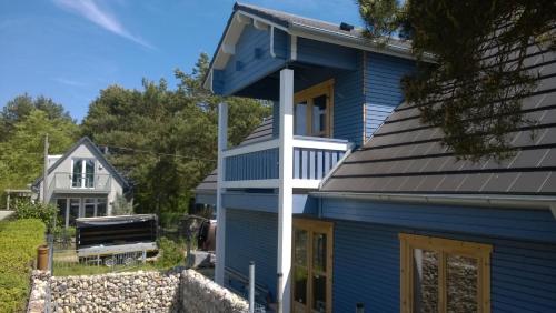 a blue house with a grey roof at Peeneblick in Rankwitz