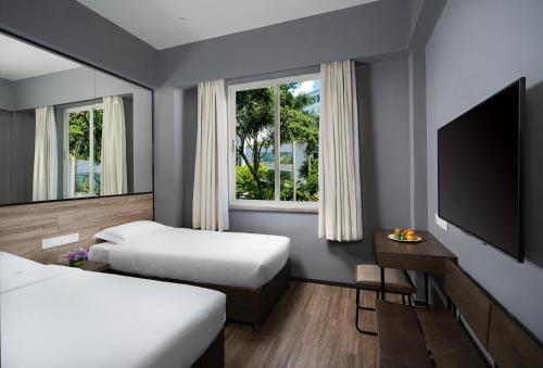 Postel nebo postele na pokoji v ubytování 有集城市客栈锦绣中华店Unijoy Cityinn Splendid China Shenzhen