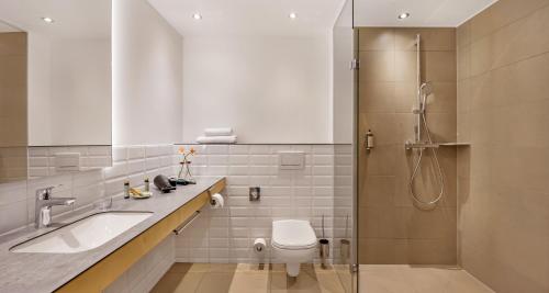 Koupelna v ubytování Walhalla Hotel Regensburg Hoeferer 4 Sterne Superior