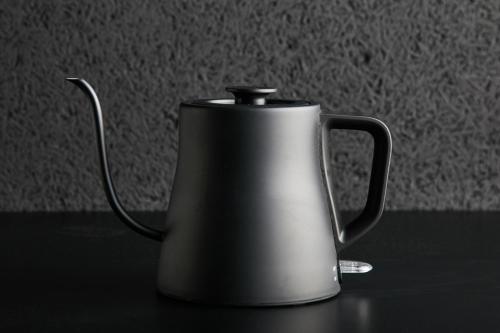 a black and white tea kettle sitting on a table at mizuka Business Canal City Hakatamae in Fukuoka
